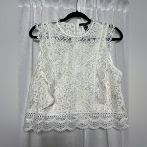 Cute lace top! White, medium.